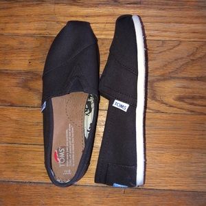 Toms- Brown/size W6